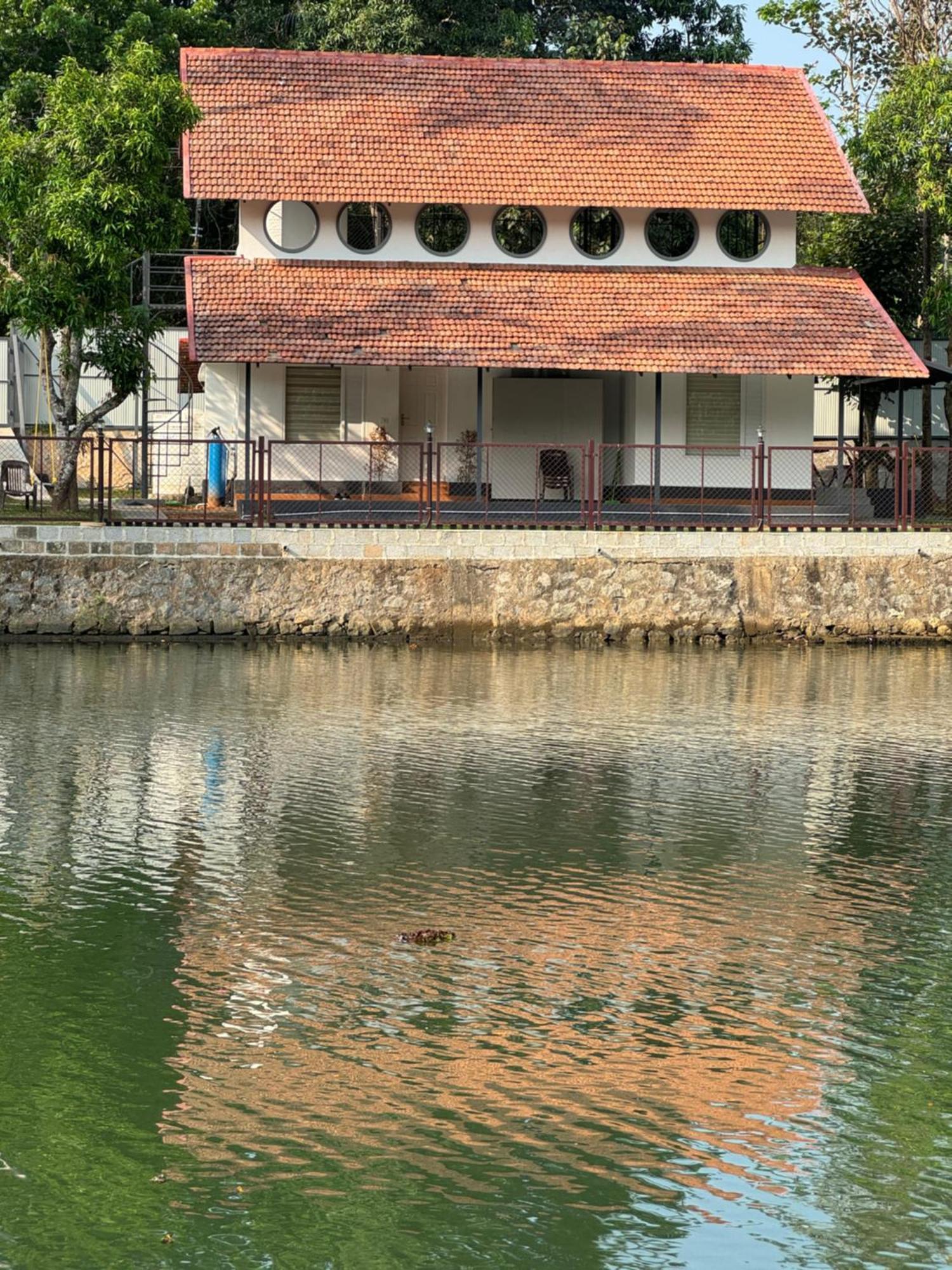 Blue Lake Villa Kollam Zewnętrze zdjęcie